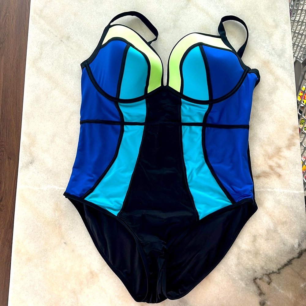 NWT city chic size 16 sculpting swimsuit.